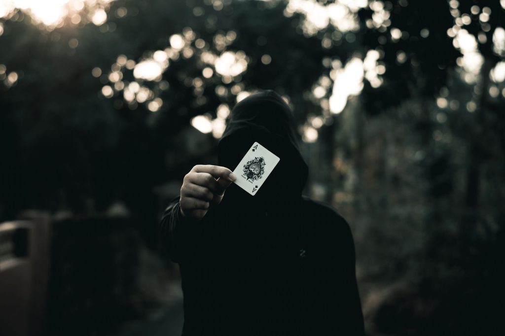 新手必学的起手牌范围：三个步骤帮你快速建立翻前策略