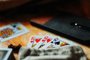 线上德州牛仔怎么选桌？三个实用技巧让对局更稳