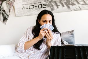 德州牛仔线下局怎么读人？三个实用技巧帮你更稳