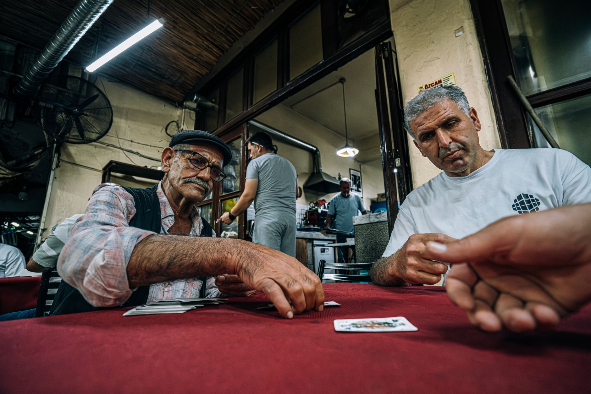 德州牛仔单挑局下注三频率怎么调？位置与牌面两手抓（实战示例）